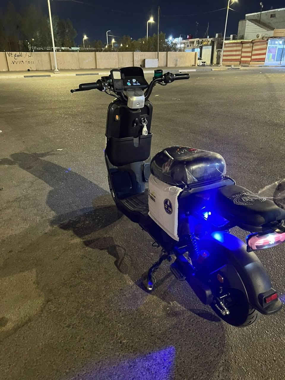 السلام عليكم r900للبيع سعرها 500 دراجه جديده شرط تفحصها زلغ ما بيها وياها مضخم وسماعات شادهن ب 75الف بطاريات جديدات شرط الفحص مكاني البصرة الزبير/***********
