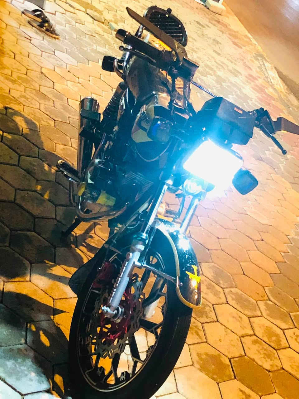 سلام عليكم موطور للبيع محرك 200ماصارله هواي  صبانه ما ممدودة عليه
مكفول من كلشي كلشي شغال بي بس تركب وتسوق

السعر 850وبي مجال حك الجيه 

مكاني الرمادي ***********
