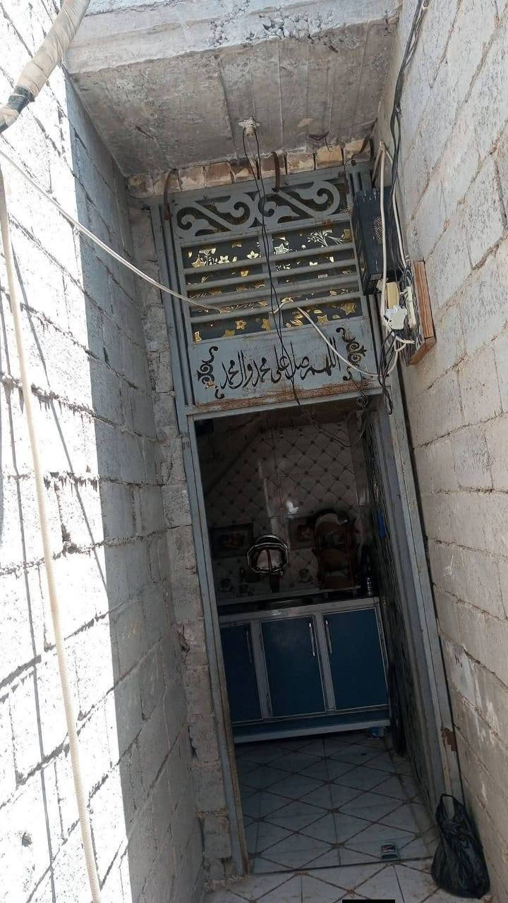 سلام عليكم عندي بيت للبيع مساحه 60مترطابو زراعي سند 25 يحتوي على غرفه وصاله ومطبخ واستقبال وصحيات بناء بيت بلوك أساس بيت صب كونكريت وسكف بيت كونكريت البيت مشترك بس أساس بيت كامل عايزسقوف ثانويه بيتونه مامبني  جاهزبورك سيراميك ارضيات وجدار عنوان براكيه مقابل جامع الخزاعل للبيع  سعر 15وبي مجال للاستفسار على رقم ***********
