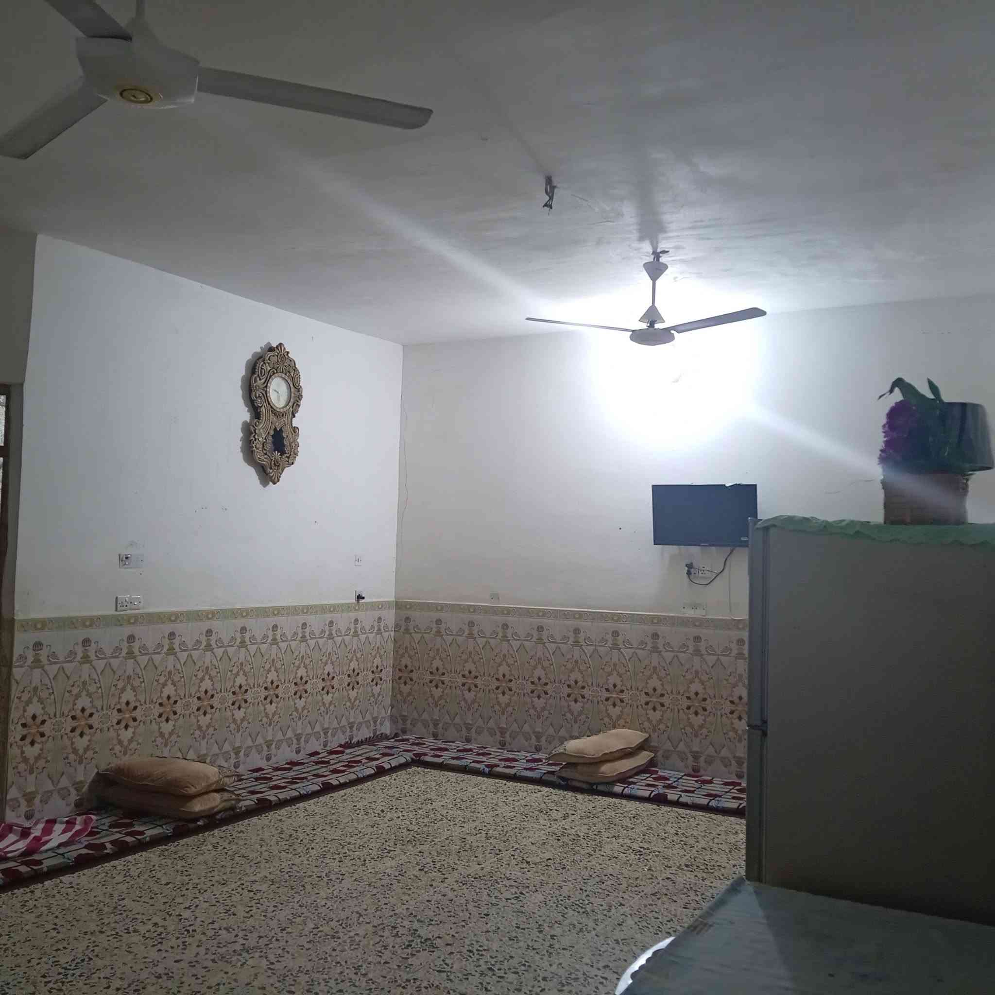 من رخصة الادمن
مكلف بالنشر
بيت للبيع في الفلوجة خلف مجمع الرحاب شارع المضيف
مؤجر ب 125.000
مساحه,150متر
يحتوي على 
غرفه نوم 
صاله
مطبخ 
استقبال  
مناور عدد ٢
حمام 
صحيات خارجيه
السعر 45 مليون وبي مجال 
للاستفسار ه‍... ***********

