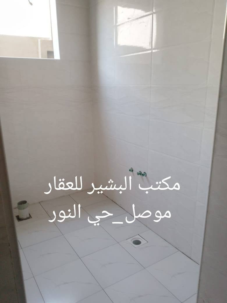 دار للبيع في الموصل حي السماح تقطيع ال ٢٤  ملك صرف طابو الزهور المساحه ١٠٠ متر واجهه ٥ متر  طابق واحد غرفة نوم هول استقبال مطبخ وصحيات الدار قيد الانشاء وتسليم مفتاح ..
للاستفسار الاتصال على ارقام المكتب ..
***********
***********
 اومراجعة المكتب في الموصل حي النور سايدين دانيه ماركت قرب افران العائله مقابل صيدلية الكوثر ..
