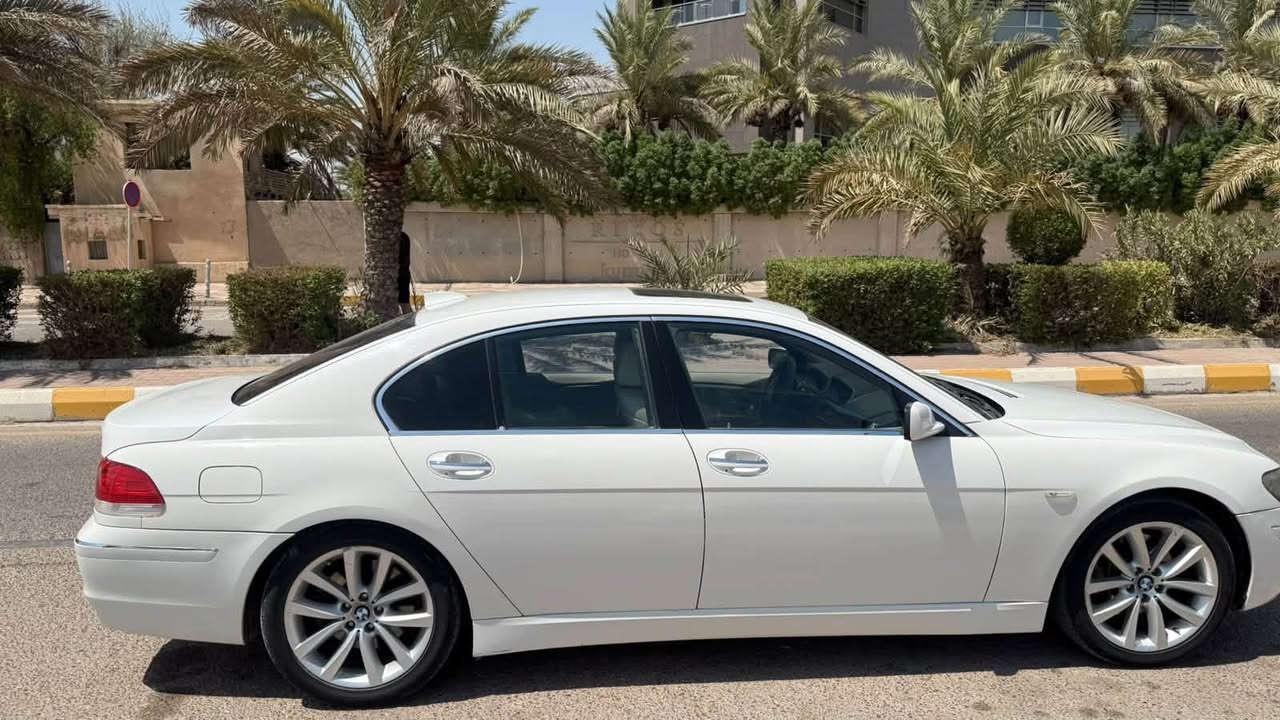 السلام عليكم بيع فقط باخره فول السياره كفاله
موديل ٢٠٠٦ السعر ١٥٠ 
 مكانه ميسان العماره 
***********
