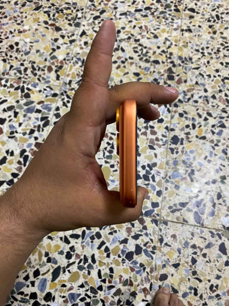 🔥 للبيع فقط iPhone 17 Pro Max 256GB 🔥
SIM عادية ابو الشريحة مو eSIM

السلام عليكم
آيفون 17 برو ماكس لون برتقالي - ذاكرة 256GB
شريحة SIM عادية (ابو الشريحة) مو eSIM

المواصفات:
• البطارية 93%
• عدد الدورات 402
• تاريخ التصنيع آب 2025
• اول استخدام 10/2025
• الضمان ينتهي 10/8/26
• نظام iOS 27.0

الملاحظات:
• مستبدل شاشة اصلية فقط تقرا غير معروف بالجهاز
• الجهاز نضيف كلش
• بدون ملحقات

السعر: مليون و 300 الف وبي مجال جدا بسيط
البيع فقط ما اراوس

المكان: بغداد - الكاظمية - شاطئ التاجي
رقم التواصل: ***********

نص مكتوب في الصور:
- 10:37 القطع والخدمة تجمع Apple سجل تاريخ القطع والخدمة، وهذا السجل يعرض معلومات عن هذا الـ iPhone وحالته وتفاصيل إصلاحه. معرفة المزيد... سجل تاريخ الخدمة الشاشة غير معروف
- 10:37
- حول
- الاسم
- < iPhone
- إصدار iOS
- < 27.0
- اسم الطراز
- iPhone 17 Pro Max
- رقم الطراز
- MFYN4AF/A
- الرقم التسلسلي
- GKCJD936WY
- Limited Warranty
- Expires 10/8/26
- Extend Coverage
- There are 9 days left to add coverage for
- accidental damage.
- سجل تاريخ القطع والخدمة
- الأغاني
- 0
- الفيديوهات
- 292
- 10:36 حالة البطارية حالة البطارية عادية تعمل بطارية iPhone هذه على النحو المتوقع. حول البطارية والضمان... الحد الأقصى للقدرة 93% هذا قياس لقدرة البطارية مقارنة بقدرتها عندما كانت جديدة. قد تتسبب القدرة المنخفضة بتقليل ساعات الاستخدام بين عملية الشحن والأخرى. عدد الدورات 402 هذا هو عدد مرات استهلاك iPhone لقدرة البطارية. معرفة المزيد... تاريخ التصنيع آب 2025 أول استخدام تشرين الأول 2025