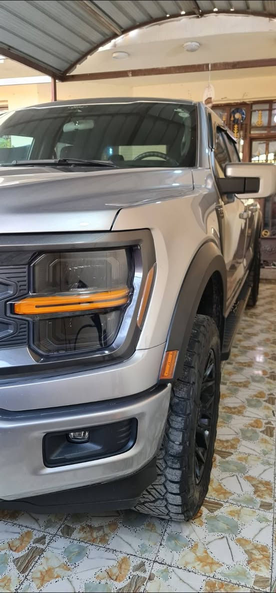 للبيع FORD  F150 موديل 2024 فورويل 4×4
ماشيه 20 الف لون مميز سنويه جديده قبل شهر رقمتها
بجم كبس بوووون ايرباك حادث جاملغ خلفي مبدل وباب
نص فول سستم ترفيع من امريكا وتهبيط من الخلف
دبل صالنصه نضام اكزوز بلادي مع الدعاميه الخلفيه ام الفتحات وحساسات ورادار بلادي 360 درجه تحديد مسار
ومثبت سرعه شاشه جبيره عداد ديجتل نقطه عمياء 
 بلادي نفخات رابتر وسبايدر خلفي ومطريات
ويل وتاير جبلي سعرهم 20 ورقه  محرك  V6 دبل توربو
رايدها ب 350  مكان بغداد ***********
