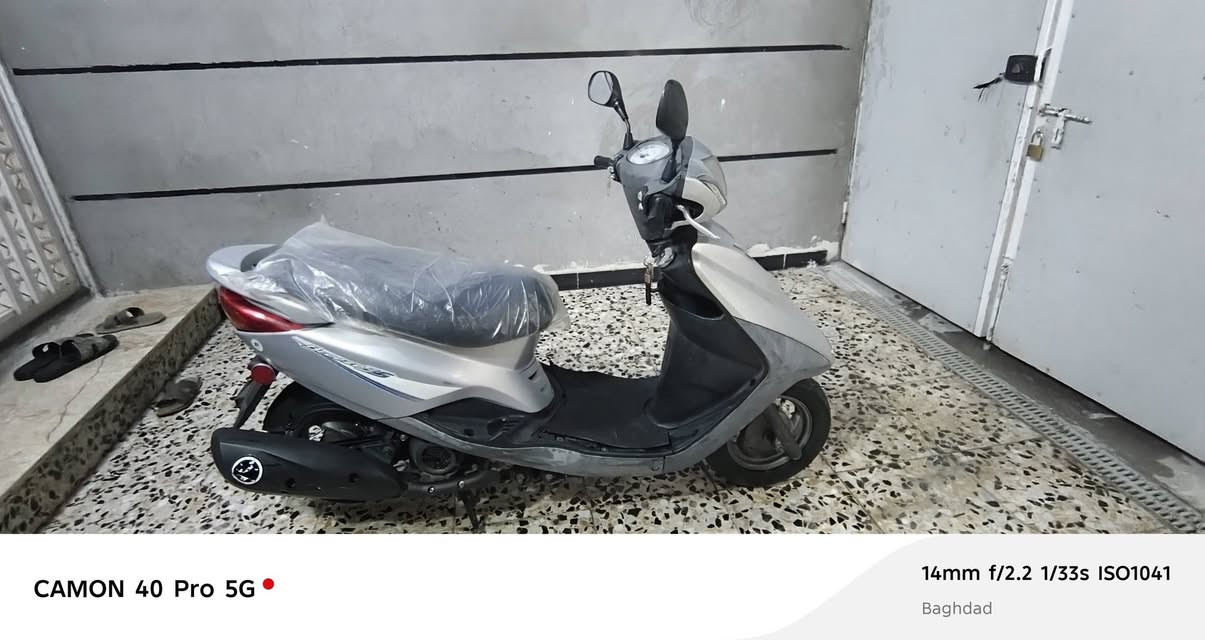 سلام عليكم دراجة بغبغاء رمبة رمبة رمبة الدراجة صارلها اقل الشهر من نزلناها و بعدها بحالة الرمبة والله ما متعبيها ابد اوراقها كاملة (منفيس) الدراجة كلها بلادية مكفولة كفالة عامة تجي تاخذة من باب البيت مكاني المشتل شارع الكوسترات و هاذا رقمي ***********سعرها 1300و مجاللل بسيطططط
