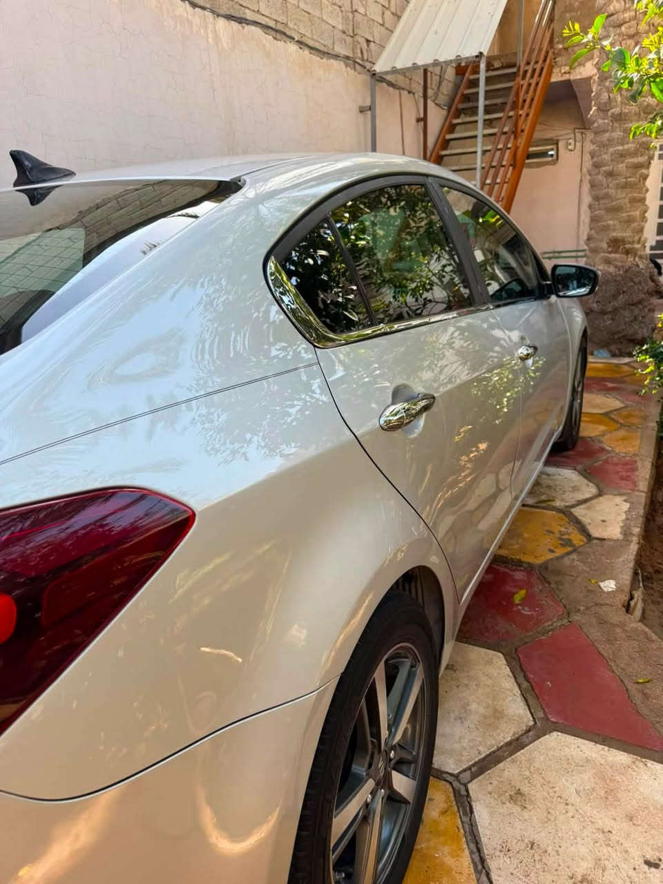 كيا فورتي وارد امريكي 2018 للبيع
 
رقم اربيل 

حادث امريكا ( الجنطة + حافة الجاملغ الخلفي الايسر) 
وبالعراق تم تبديل بيبان ثنين اصلي تفصيخ اثر شخط قوي جهة اليمين 

بجم كبس 

محرك 2000 دوش 
ماشية 96 
كشنات جلد 
ويل كب 
شاشة 
كامرة خلفية 
تحكمات ستيرن 
لايت زنون 
لايت + بكلايت (لد)
مانع انزلاق 
ABS 
تخم تاير جديد 
تخم بلكات كوري اصلي جديد 
عبوة فيت بم كاملة جديدة
ادامة للبخاخات جديدة 
صدر جديد 
باتري جديد 
جديد اصلي ABS
كلشي جديد بالسيارة 

السعر  112وبيهه مجال حك الجيه 

***********

