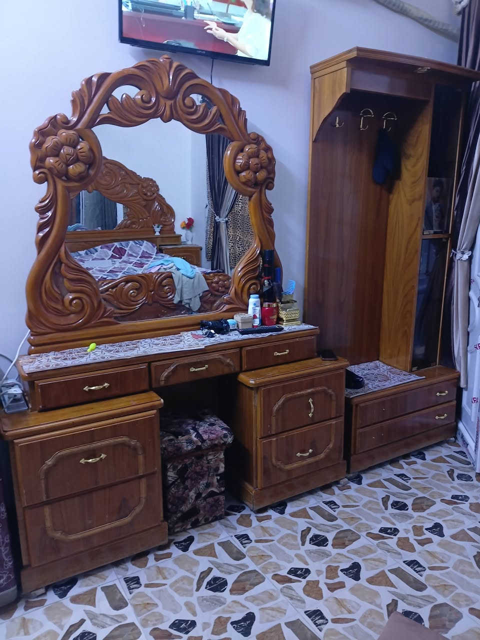 غرفه نوم خشب صاج سعرها 650  بيها مجال بسيط عنوان من موصل قريب  حي صدام***********💖***********
