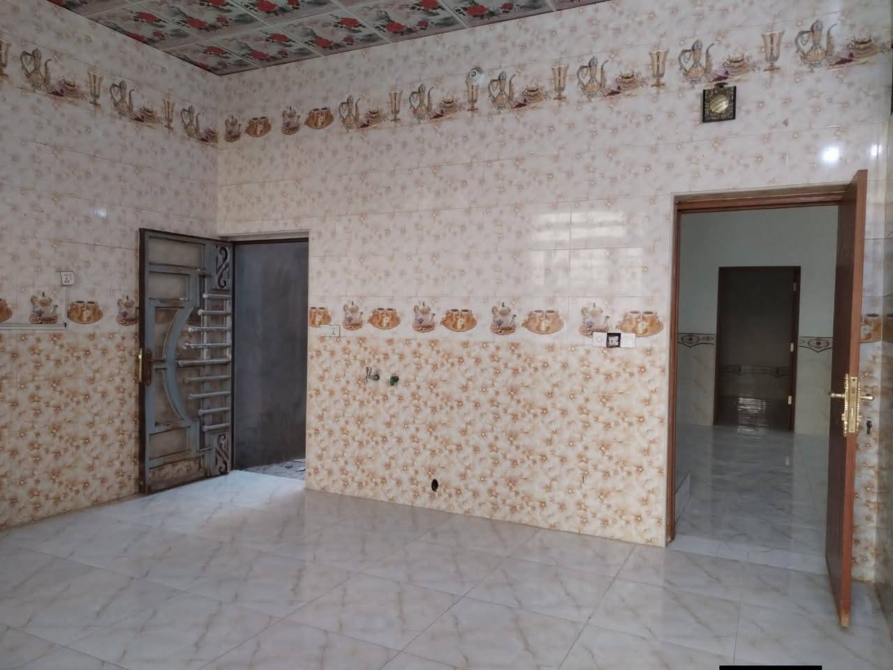 220 متر طابو زراعي سند 25اقرار محكمة جاهز البيت من كلشي
العنوآن النجف كوفه علوه الفحل قرب شارع الزوار 

 يحتوي غرفتين استقبال صالة مطبخ  منور عدد2 وصطح كامل وحديقه داخل البيت 

صحيات داخلية وخارجيه 

البيت على شارع تبليط 10 متر 

اناره ليليه  كافه الخدمات 

البناء طابوق 🧱 
 الارضيه مع السقف كونكريت 

للأستفسار خاص ***********وتساب كافت المساحت موجوده لدينه
