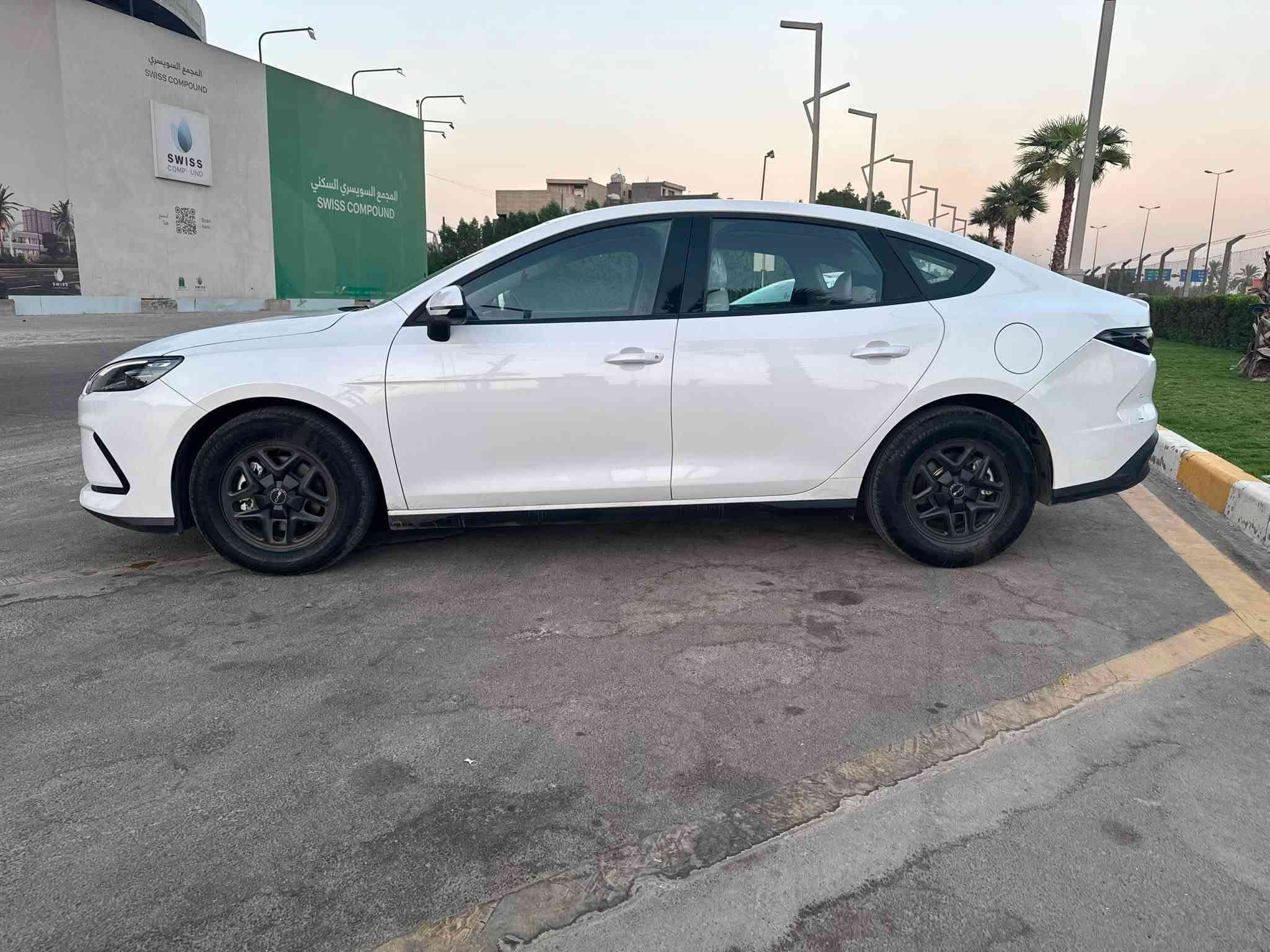 السلام عليكم
للبيع فقط بي واي دي سيل 5 
رقم بغداد داخل ابيض ماشية 7000كهرباء ومحرك 13000 
الكلي 20 الف كيلو
كفالة عامة من كلشي عده بيه رصعه وشخط بل دعامية موضحة بل صور مكفوله من البارد والصبغ
السياره زارعله اناره داخليه متغير
ومدوشم الكشنات 
و شادله ارضيات حوضيه
العنوان بغداد حي الخضراء 
السعر 20700 الف دينار مجال بسيط جدا 
عشرين مليون وسبعة مائة ألف دينار 
رقم هاتف***********
