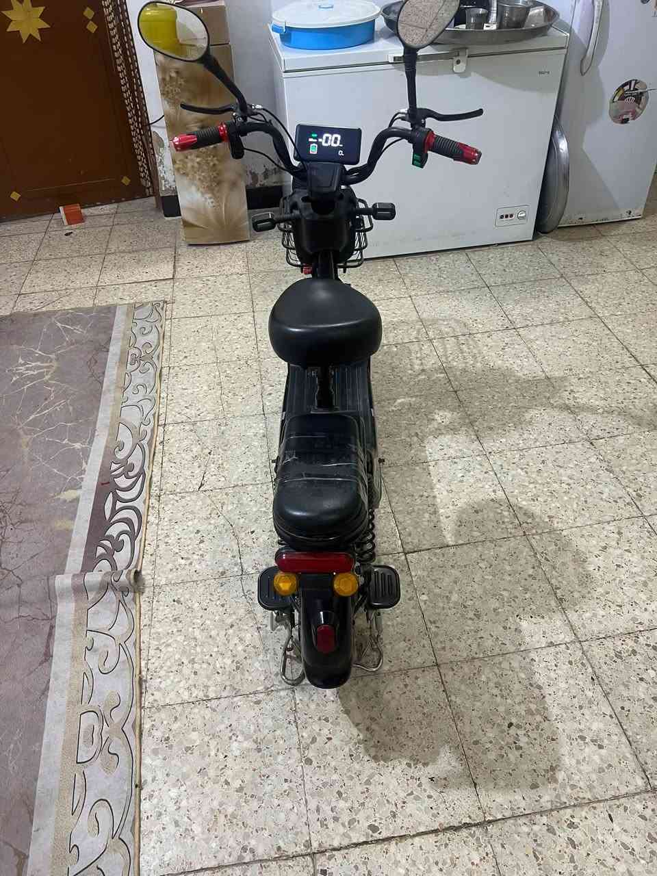 للبيع دراجه شحن البطاريات  عاطله السعر 125وبيها مجال العنوان الكرغوليه***********
