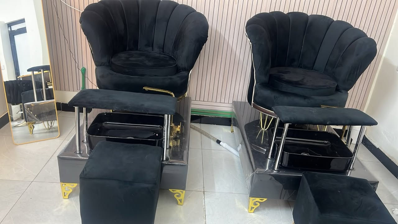ثاث صالون جديده للبيع مشتريتهن قبل شهر موجودات في بغداد الدوره ,, للاتصال بام يوسف  واتس اب ***********
