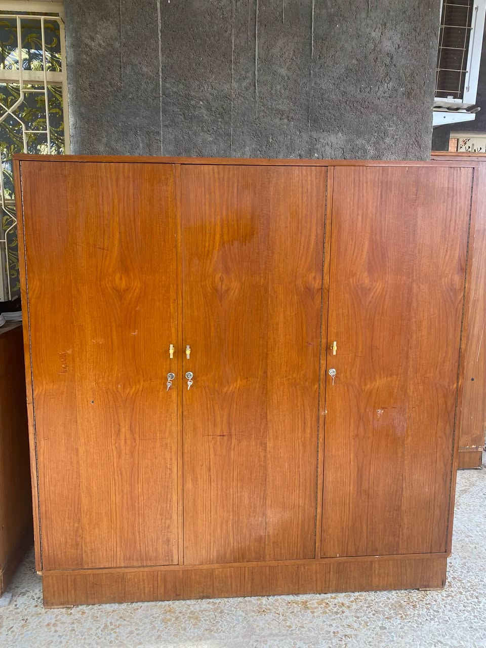 اثاث • اسعار مناسبة