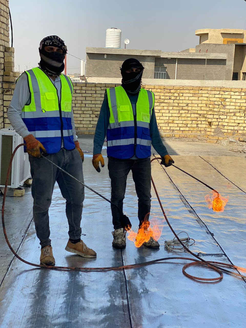 شركة الثقلين اللايزوكام 
تغليف الاصطح والجدران 
العنوان كوت شارع النسيج 
*********** دهل اوران, واسط
