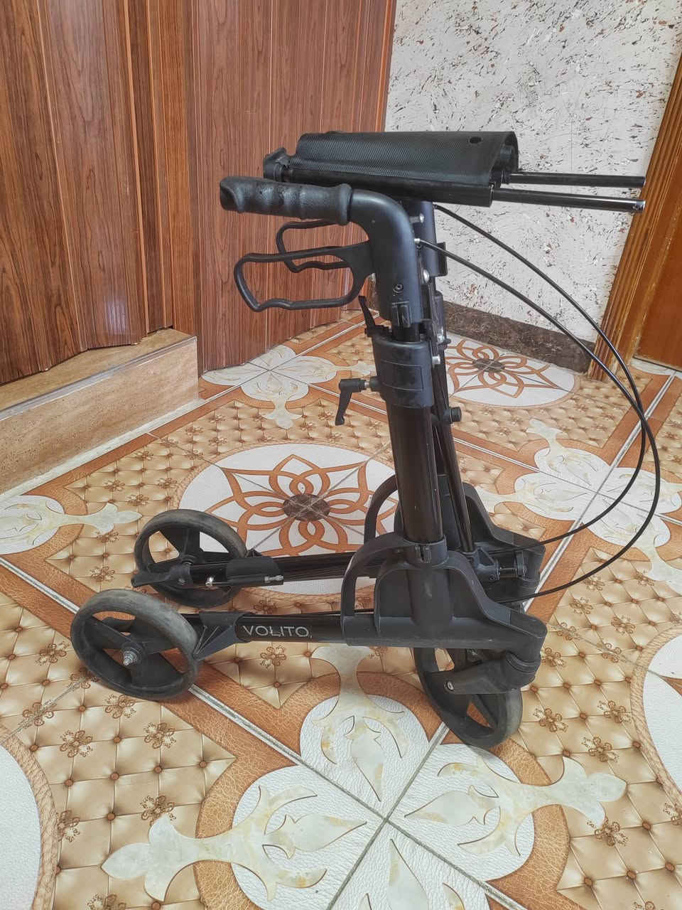 مرحبا عندي عربانه لكبار السن جديده نضيفه اصليه صنع ألمانيا وتصير كرسي للجلوس هم وتايراوبريكات هم بيها السعر ٧٥ العنوان حمدانيه رقم الهاتف ***********
