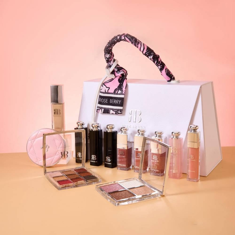 حقيبه مكياج روز بيري ب 30 والتوصيل مجاني الاصلي هذا يجنن 
حجز واتساب او عل خاص 
***********
