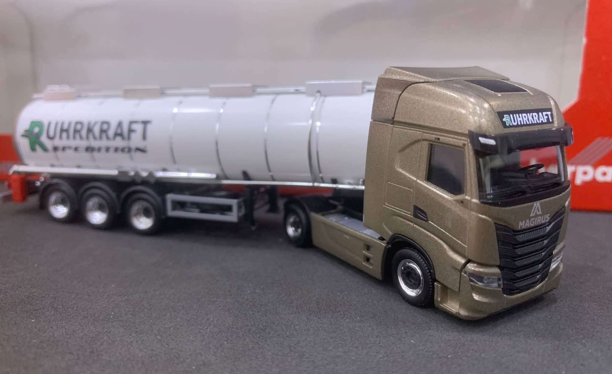مقاس ١:٨٧ • IVECO • Herpa