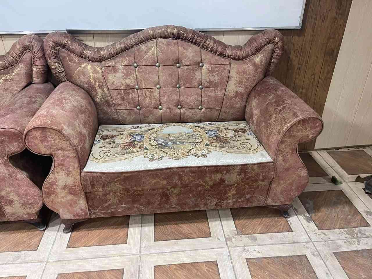 قنفات للبيع
حي الرساله الاولى 
***********
