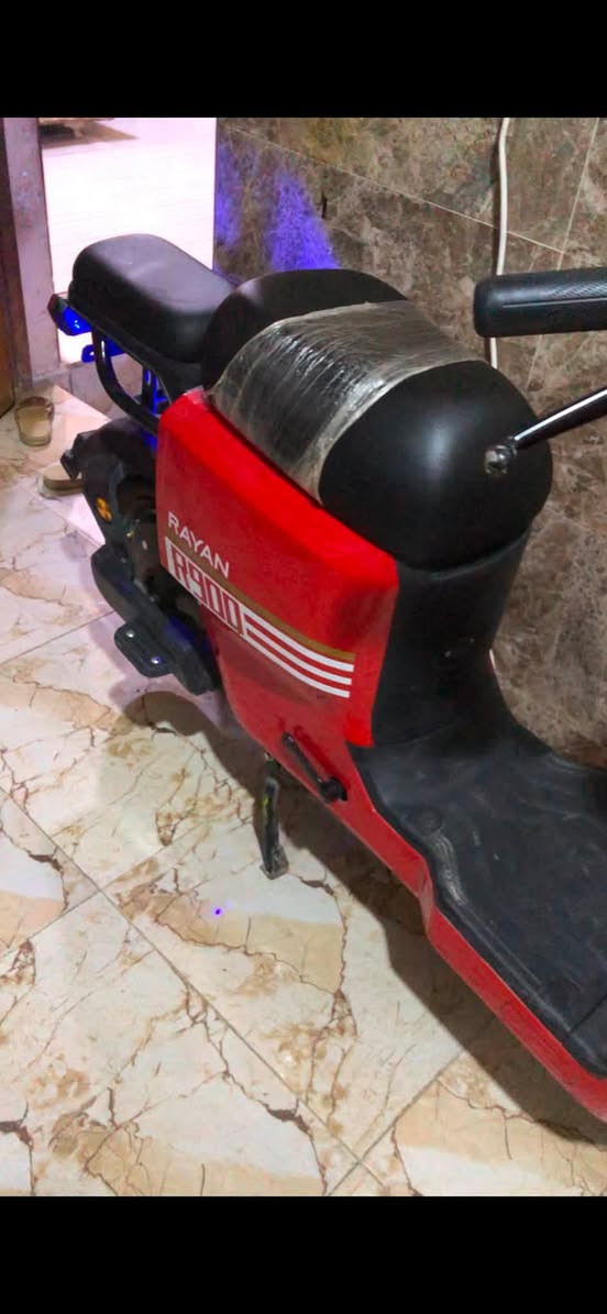 سلام عليكم دراجه شحن للبيع مديل R900 ريان دراجه مكفوله من كلشي مابيه اي عطل بعده البطاريات عله الوكاله صارلي 4 اشهر من اشتريته للبيع مستعجل عليه محتاج فلوسه ما جاي استخدمه سعره 700 وبيه مجال مكاني بصره سيمر يم جامع لكبير واتس ***********
