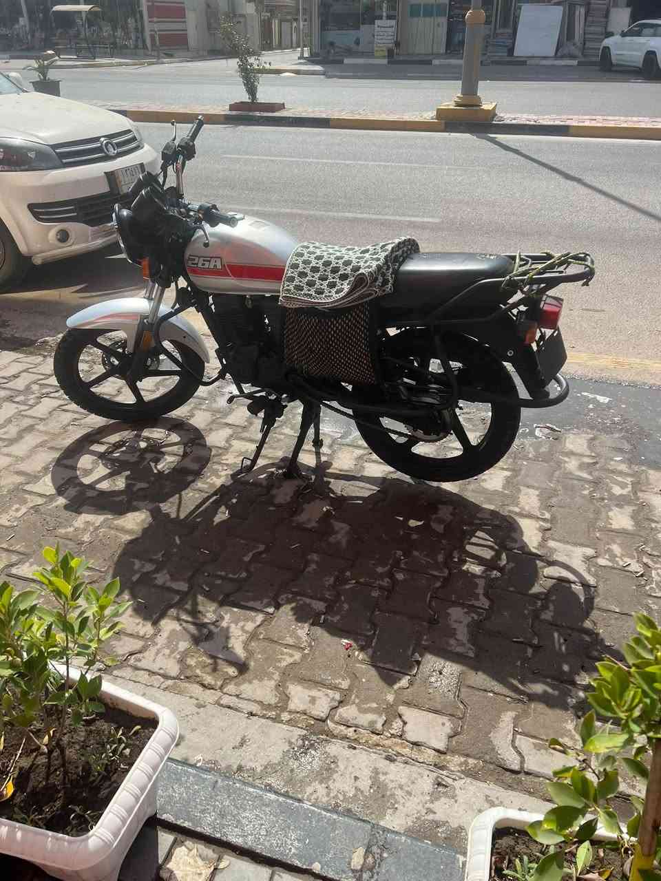 بسبب الوعود الكاذبة دايون نفخ موديل 22
لون رصاصي 
نضافت الدراجة مثل البصورة 
أჂ̤ نقص مابيها بس يمكن رايدلها فيوز  ، ﻼن الشاير يعلكن مرات يشتغلن مرات يعلكن مادري 
باتري جديد مبدللها تخم تايرات جدد شادلها 
سواد الدراجة مرتبة مكحلة 
عنواني كربلاء 
السعر 1350 وبيها مجال حك الجية 
***********
