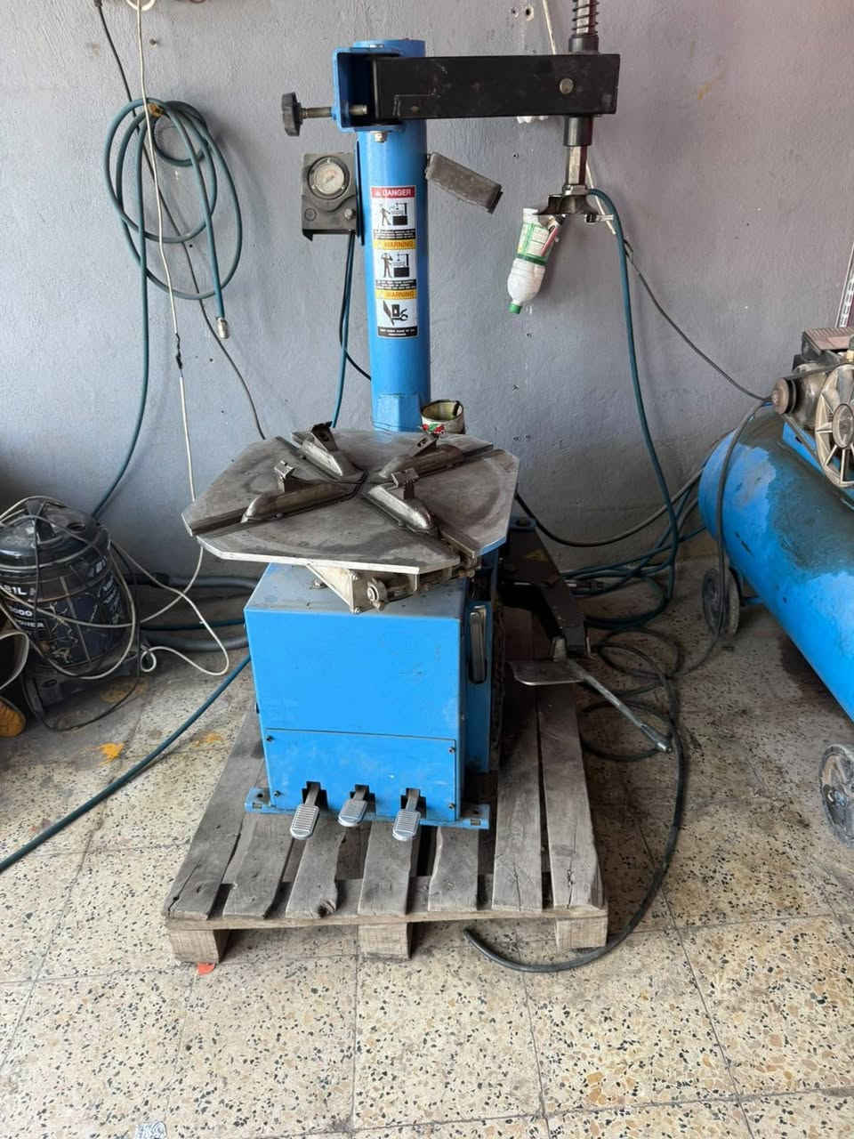 سلام عليكم عندي محل بنجرجي مستعجل عله بيعتهن عنوان موصل ابيع غراض كامل *********** وتساب
