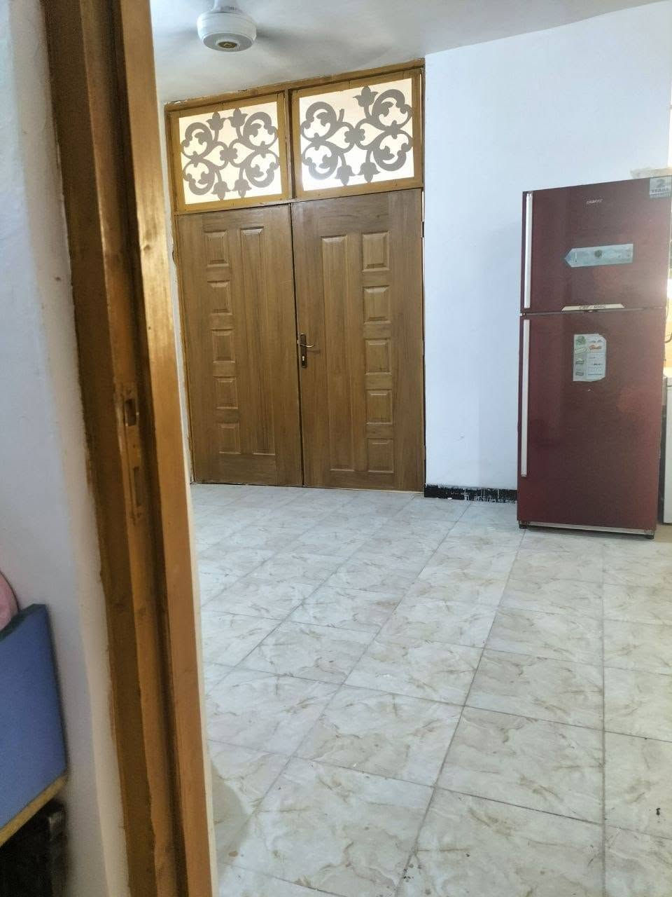 السلام عليكم بيت للبيع زراعي سند25 قطع ابو عادل
المكان/الحله ابو خستاوي نهاية شارع الغسل اول بيت بالشارع وره البزل قرب اسواق ريحانة 
المساحه/105 متر 
الواجهه /7
النزال/15
تفاصيل البيت/
 استقبال /المساحه 6×4 
صاله /3.5×3.5
غرفه الطابق الارضي / 4×3.5
صحيات 
مطبخ 
الطابق الثاني غرفه المساحه /5×4 
البيت متكون من سطحين كامل مطبك فرشي 
البيت كامل وبناء جديد ونظيف 
ملاحظه /البيت داخلي بدون طارمه 
للاستفسار الرجاء الاتصال على الرقم/
للاتصال/***********
للواتساب/***********
