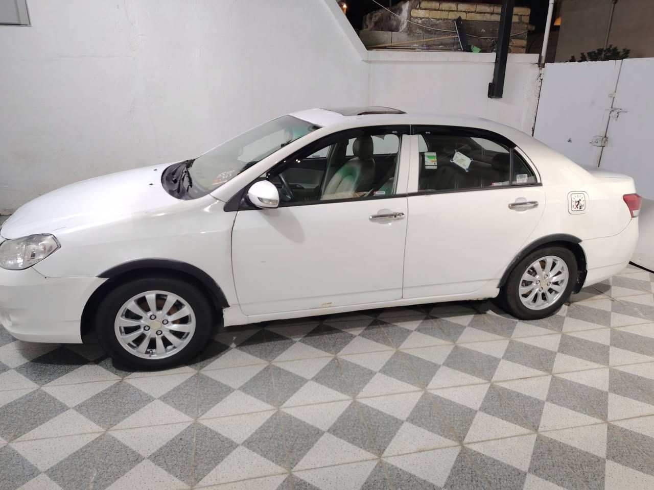 السلام عليكم BYD. G3.  2013 كير اوتوماتيك المرغوب السعر 43$ وبيها مجال بصيط
السياره بعدها ما معمره  يرادلها تعمير اخياسات 
 كير ومحرك شرط الكفاله   منظومة تبريد  جديده
  تخم تاير  جديد صبغ وياله حراري 
حساساتها كهربائياتها  شغاله 
صدرها جديد  محرك جديد سيارة ما عايزها اي شي فول مواصفات  سياره حلوه وشرط الفحص
 رقم بابل 18  انكليزي باسمي والتحويل مباشر  جديده سنويه جديده سياره جاهزه   السعر 43 مكاني بغداد المحموديه 
رقمي *********** 
واتساب ، متوفر
