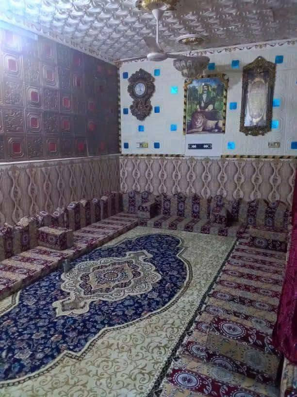 السلام عليكم عندي بيت للبيع العنوان كاع ابو سكينه قريب على محلات حسن هرباد مساحة البيت 210يتكون من غرفتين+صاله+مطبخ+استقبال+صحيات كامل من كلشي خدمات الباب سعر البيت 50وبيه مجال  تصال على الرقم ***********رقم الواتساب***********

