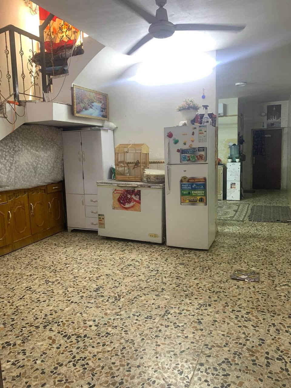السلام عليكم بيت للبيع 
حي السفير قرب أفران علي الهادي
المساحة ١٢٥ متر 
الاتصال
***********
