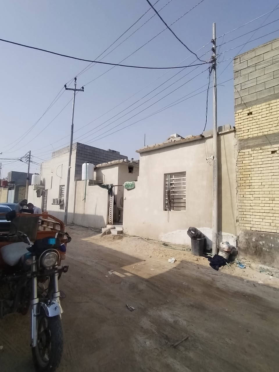 السلام عليكم
بيت للبيع مساحه 100متر طابو ملك صرف زراعي اصولي
يحتوي على غرفتين وصاله وستقبال ومطبخ وصحيات داخليه وخارجيه
بناء بلوك والسقف سندويج
العنوان شط العرب الجزيره باب الهوى
السعر 33 وبي مجال وكافة الخدمات متوفره ماء كهربا ومنطقه حلوه بالقرب من أفران محمد العبادي
***********
