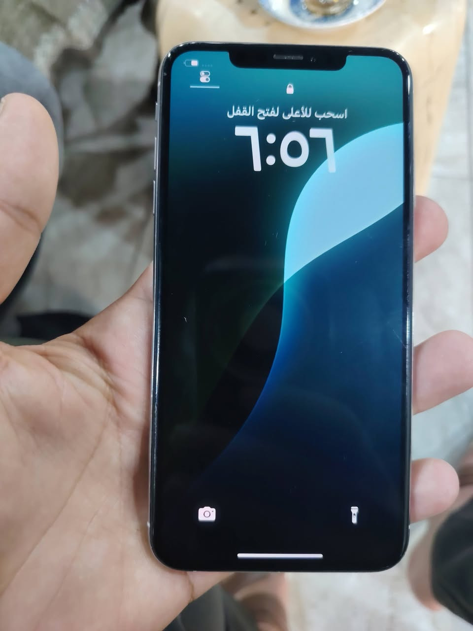 إيفون Xs max كفاله
ذاكره 256 بطاريه 85 وتر وتر بلادي نضافه 100/100برغي ممفتوح بي السعر 225 مكاني بابل المسيب الاتصال ع رقم
***********

نص مكتوب في الصور:
- ٦:٥٦
- البطارية
- حالة البطارية والشحن
- كما هو الحال مع البطاريات القابلة لإعادة الشحن، بطارية الهاتف قابلة للاستهلاك وتصبح أقل فاعلية مع الوقت. معرفة المزيد...
- الحد الأقصى للقدرة
- ٨٤٪
- هذا قياس لققدرة البطارية مقارنة بقدرتها عندما كانت جديدة. قد تتسبب القدرة المنخفضة بتقليل ساعات الاستخدام بين عملية الشحن والأخرى.
- أقصى قدرة للأداء
- تدعم بطاريتك حاليًا الأداء الطبيعي وقت الذروة.
- شحن البطارية المحسن
- للحد من استنزاف عمر البطارية، يتعلم الـ iPhone من عادات الشحن اليومية، بحيث ينتظر ولا يتجاوز ٨٠٪ حتى يحين موعد حاجتك إلى استخدامه.
- الإعدادات بصمة الوجه ورمز الدخول إدارة التطبيقات التي تستخدم بصمة الوجه وإعدادات الوصول الأخرى على iPhone، وإعداد المظاهر البديلة، وتغيير رمز الدخول. معرفة المزيد... استخدام بصمة الوجه في: فتح قفل iPhone App Store و iTunes Store غير التلامسية والدفعات التعبئة التلقائية لكلمة السر يمكن لـ iPhone التعرف على ملامح مميزة ثلاثية الأبعاد لوجهك للتمكن من الوصول بأمان إلى التطبيقات وإجراء الدفعات. حول بصمة الوجه والخصوصية... إعداد مظهر آخر لك بالإضافة إلى تعلم هيئتك باستمرار تستطيع بصمة الوجه أن تتعرف على مظهر آخر لك. إعادة تعيين بصمة الوجه انتباه