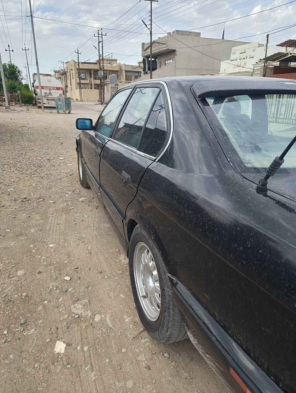السلام عليكم
BMW1991
520i
رقم نينوى مسطرة 
محرك كبس 6 اسلندر 
كير والمحرك شرط 
السعر 47 وبي مجال بسيط 
***********+الواتساب
