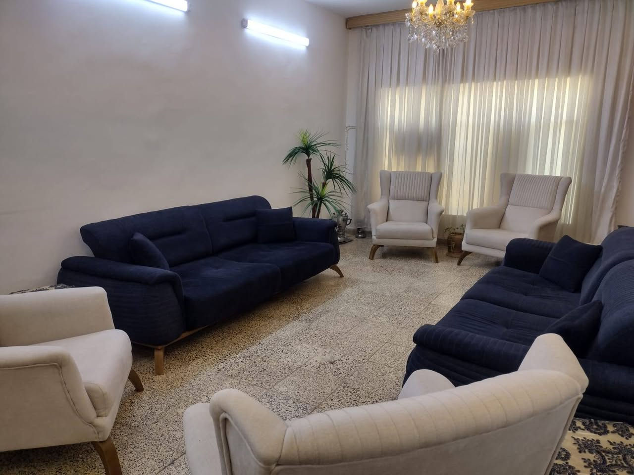 يالله 🛋️ تخم قنفات 10 مقاعد للبيع

✨ جديد جداً
✅ بدون أي ضرر أو عيوب
💰 السعر: 700 ألف دينار 
📍 بغداد – السيدية
📞 ***********
