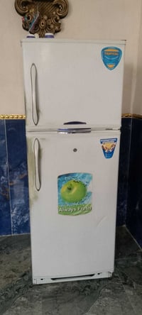 ثلاجة للبيع حجم كبير جيدة جدا 07516712870 07823582549للاستفسار