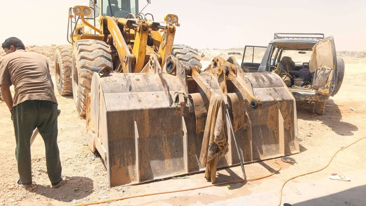 حدادية كافة المعدات الثقيله *********** سيد وسام السعبري متنقل في المحافظات. الموقع نجف
