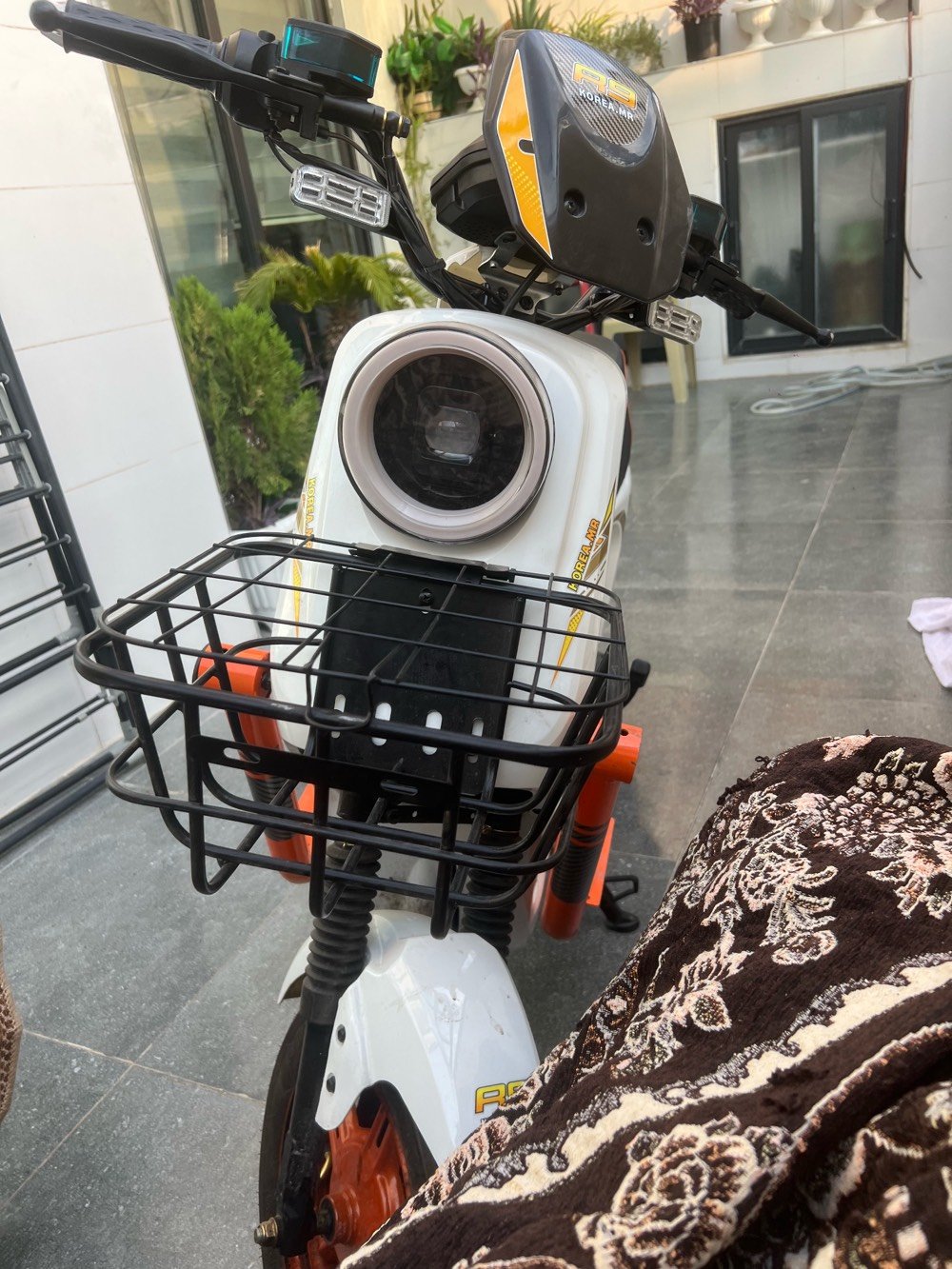 دراجه R9فول مواصفات ترجع بگ لايت عالي ناصي دبل إشاره دبل صندوق تتحمل وزن400كيلو تحمل اربع أشخاص وتمشي طبيعي بدون اي مشكله بطاريات6 سويجات
 كامله العنوان اربيل حي العداله اهلاً وسهلا