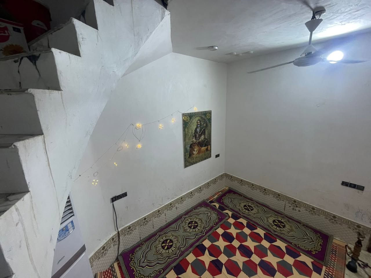 يالله 
دار زراعي للبيع مساحه ١٠٠م في شارع المهندس في منطقه الصخيين قريب ع شارع العام 
بناء جديد وجاهز بناء طابوق وسقف كونكريت 
يتكون من غرفه كبيره وصاله ومطبخ وديوانيه ومنور وصحيات داخليه وخارجيه ودرج دائري الخدمات ماء وكهرباء ومجاري رئيسيه بالقرب من أسواق السجاد كافة الخدمات متوفره 
سطح شتايكر واجهه ملبوخه ومنثوره وستاره كامله 
للمزيد اتصال 
بالأرقام التأليه 
***********
***********
للمزيد من المعلومات يمكنكم التواصل معنا 
على صفحة الفيس بوك  للمزيد من العروض على الفيس بك 
https://www.facebook.com/share/184e1SZUBr/?mibextid=wwXIfr
للمزيد من العروض على حسابنا تيك توك
 www.tiktok.com/@user3133131000
للمزيد من العروض على حسابنا التيليجرام)
https://t.me/+P7JMB2u_71k2ZWJi

للمزيد من العروض على حسابنا الواتساب 
https://chat.whatsapp.com/BLYmucgy7SSGDs399o3EWD@إشارة@#الجميع
