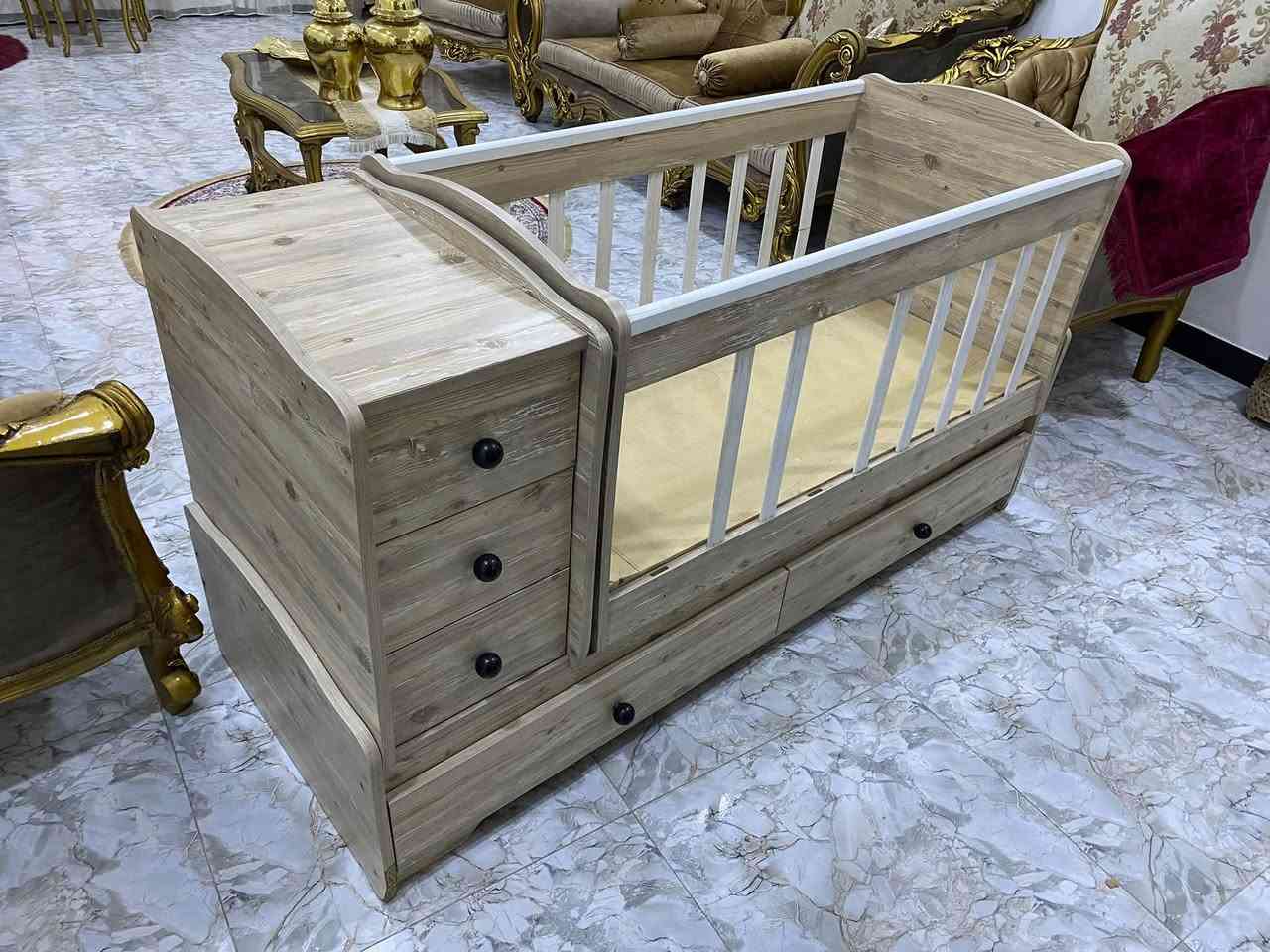 السلام عليكم 
سرير طفل هزاز للبيع السعر 100 الف 
الموقع بغداد حي الجهاد المكاسب
***********
