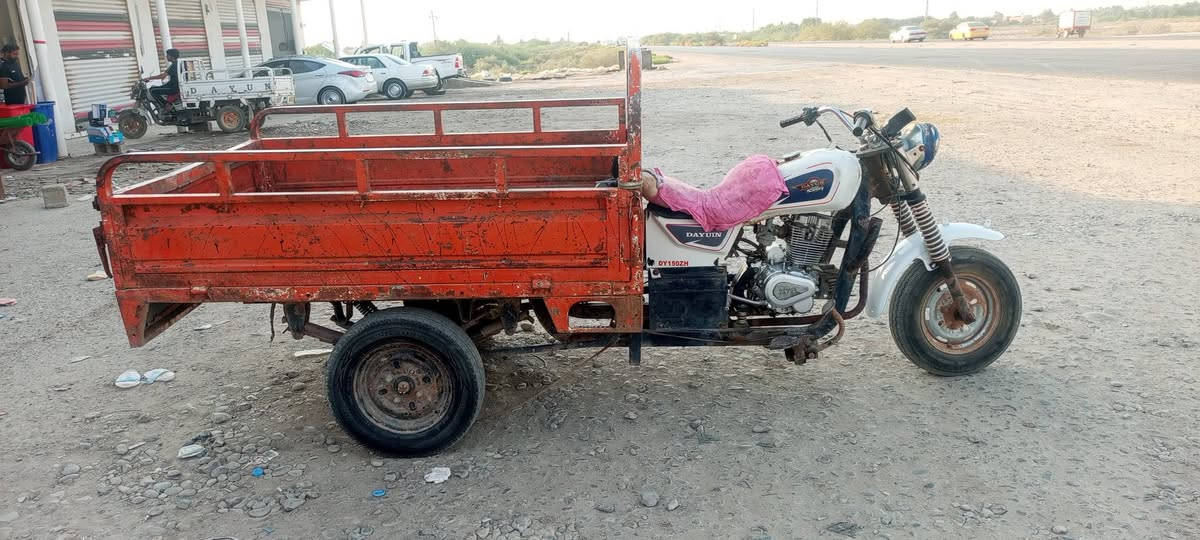 البيع كلك محرك بس كلجات مفتوح بيه مكان بين شطره ولقراف اسعر 700 وبيهى مجال مستعجل ***********
