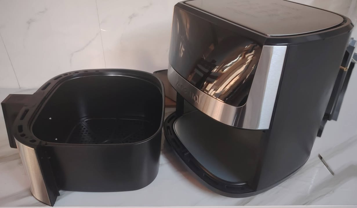 ئامێری سورکەرەوەیی بێ ڕۆن یان هەمان Air Fryer تەنها یەکجار بە کار هاتوە و تەنها کارتۆنی نەماوە زۆر بێ عەیبوو تازەیە نرخی قفڵی 95000هەزار دینارە و لە سلێمانیە 
***********
