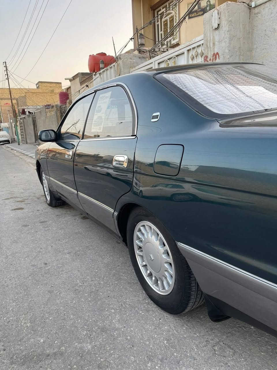 السلام عليكم احبتي الكرام 
معروض للبيع تويوتا كراون بطه منفصل لون اخضر غير محدد موديل 1993 رقم كربلاء دولي مشروع وطني تحويل مباشر وين ميعجبك تريد وكاله عامه تريد تحويل گير ومكينه 2500 ديلكو المكينه والگير شرط حاويه 
السياره كفاله عامه من كلشي كص ونقل وعيب وضربه واصوليات وخياس شرط النظافه السياره واحلا من الصور وجاهزه من دواخل بالكامل حاويه مسجل تنته جديده وارضيه جلد كهربائيات حداديه اسفنج اكسن وگاردن جدد تبريد منضومه كامله ويل جديد ادامه جديده سنتر لوك جام كله شغال مابيها نقص ابد مال جناي وكفاله عامه ومداور ثاني يوم مكان السياره النجف  السعر ٦٢ وبيها مجال بسيط للشراي
للاتصال...***********
