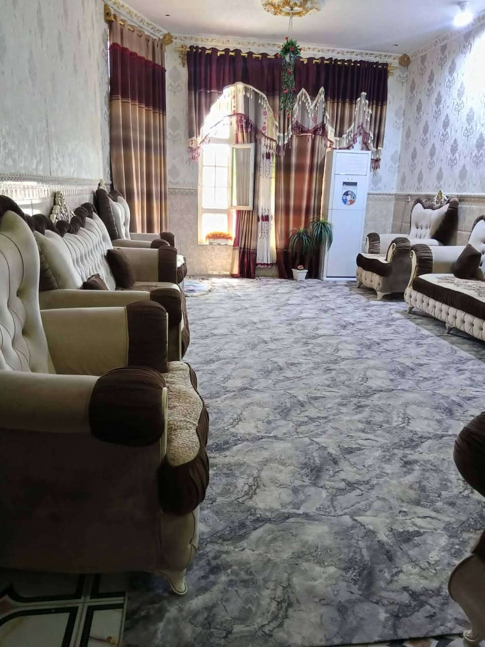 يا الله يا رزاق
بيت بالفلاحيه حي الأمام ألرضا مساحه 200 متر جديد يطل على 

 ساحه خضراء كما موضح في الصور البيت يتكون من طابقين 

  الطابق الأول غرفتين نوم وصاله واستقبال ومطبخ مجموعه

 صحيه والطابق الثاني يتكون من غرفتين وصاله نقص بس

 الستاره منطقه مخدومه وكاملة ألخدمات ألسعر المطلوب 168

 وبي مجال للشراي البيت حر ما مطلوب ألأتصال والأستفسار على 

 الأرقام الآتيه 
***********
***********
وبالعافيه عاليشتري
