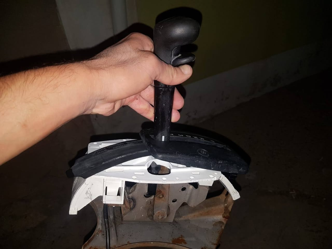 للبيع غراض اوبل فكترا بسعر مناسب المجموع الكل ٤٠ الف رقم الهاتف ***********
