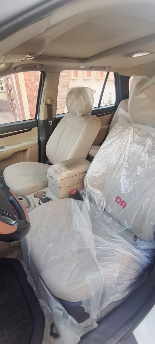 للبيع: هيونداي سنتافي 2012 – 6 سلندر
🔹 الموديل: Hyundai Santa Fe
🔹 السنة: 2012
🔹 المحرك: 6 سلندر
🔹 الوارد: خليجي 
🔹 المسافة: 112,977 كم حسب تقرير الفحص
🔹 الداخلية: نظيفة ومرتبة
🔹 السيارة مفحوصة ويوجد تقرير فحص حديث بتاريخ 5/8/2026.
📸 الصور حديثة وواضحة والسيارة على الطبيعة مثل الصور.
💰 السعر: 140 — قابل للتفاوض
📍 الموقع: [ الموصل ]
📞 للاستفسار والتواصل: [ *********** ]
