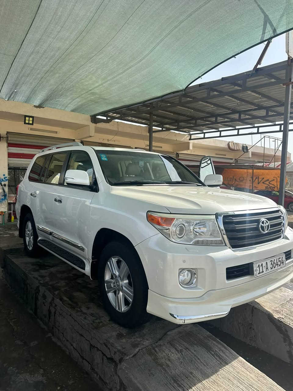 السلام عليكم
للبيع لاندكروز موديل 12 خليجي  G X R v6 

فول مواصفات 
تحكم ستيرن 
كشنات جلد
داخل بيجي ملكي
بصمة 
ثلاجة
سلايت 
جام اوتو
لايت زنون 
كشن كهرباء 
تخم تاير وتخم دسك جديد 
صدر اماي خلفي جديد 
تبريد ثلج 
السيارة بحالة الوكالة كتلوكات الشركة بيهة موجودة
ماشية 130 حقيقي
السعر 340
للأستفسار اكثر رقمي ***********
