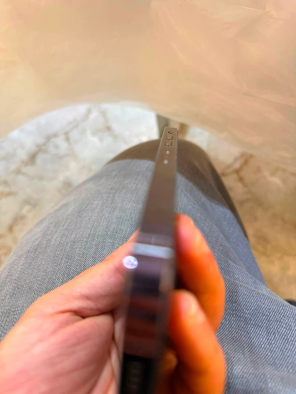 ‏سلام عليكم iPhone 14 Pro ماكس جهاز نظيف شرط أي قطعة ما فيه بس الظاهر مكسورة جهاز كله شغال 256بطريه ٨٣
رقم ***********
