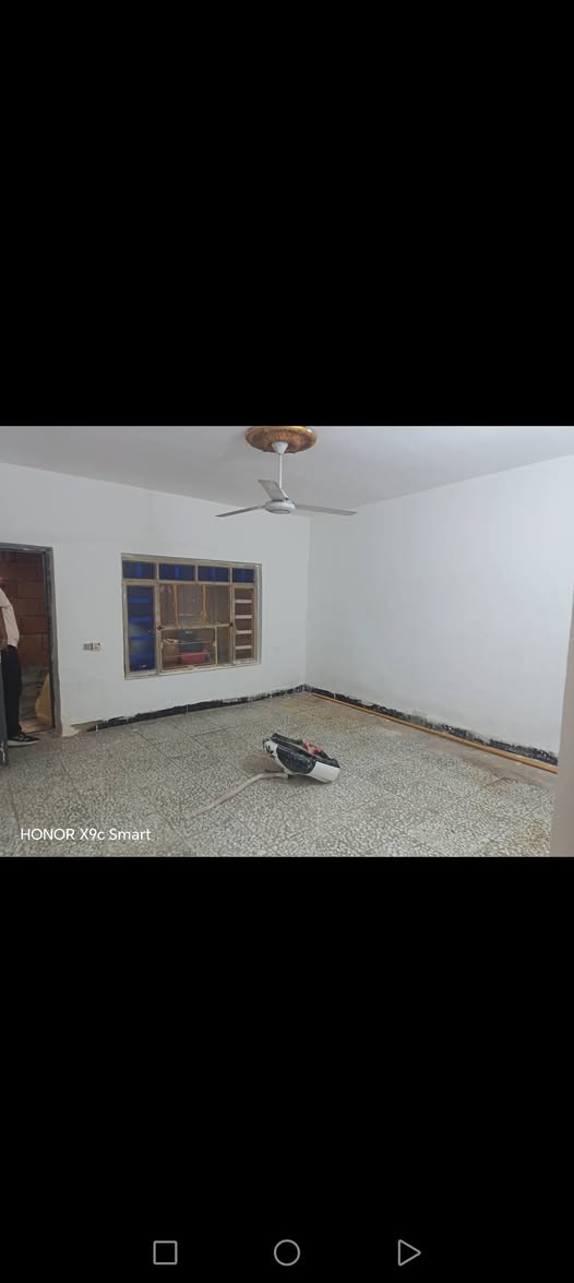 منزل للبيع /١٠٠متر /واجهة /٥/يحتوي على /٢/غرف نوم وصالة ومطبخ وخدمات /بيت نظيف  طابو زراعي /سند /٢٥/موقع ممتاز شهداء البياع /خلف مطعم المسرة الاستفسار على هذا الرقم /***********

نص مكتوب في الصور:
- HONOR X9c Smart