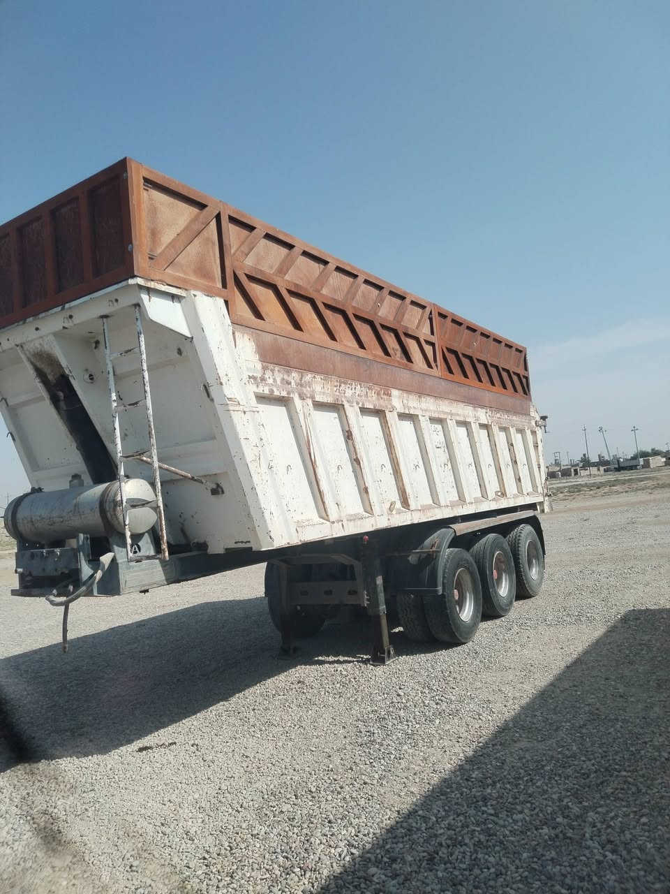 نساف دارا • ٢٠١٥ • ثلاث محاور