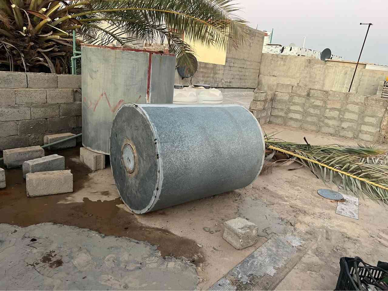 سەروبن کردنی هەموو تانکیەک لە شوێن خۆیدا پێویست بەوە ناکات بەم بێ مەعاشیە پارەیەکی زۆر سەرف بکەیت دەچینە سەربانی ماڵان بۆ چاک کردنی هەموو جۆرە تەنکیە بۆیە پێویستت بە تانکی تازە ناکات ئێمە بۆت تازە دەکەمەوە *********** بەڕێزان ئەگەر تانکێکەت یەک کونی تێدایە هەر سەروژێری بکە چونکە کە کەوتە ڕزیان بنی تانکی ئیتر بەردەوام کون دەبێت بۆیە یەک جار مەسروفی تێدا بکە السليمانية, العراق
