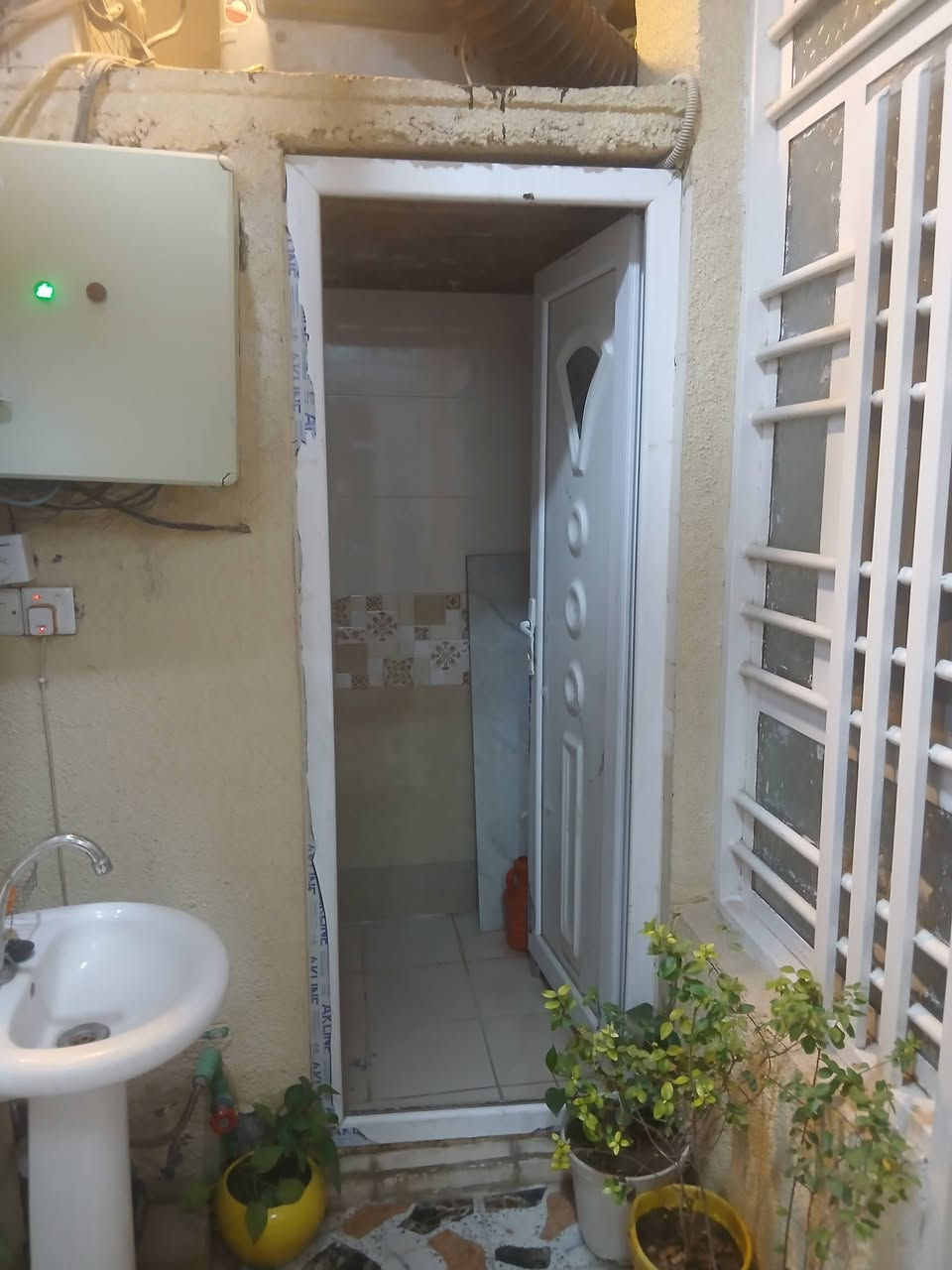 بيت زراعي البيع مساحتها 80 بيت حديث البناء بيت مسلح سيراميك الصقف قرب قاعة بغداد الاتصال على رقم *********** وابي  واتساب

