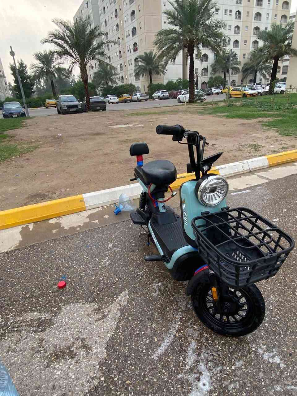 للبيع دراجه ريان حجم 14 اربع بطاريات سويج عدد ثنين وبيها تشغيل عن بعد ثلاث سرعات تاير امامي وخلفي جديد الدراجه كدامك نضيفه و حلوه 250 وبيها مجال قليل العنوان بسمايه رقم الهاتف ***********
